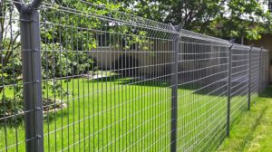 Pourquoi choisir un grillage soudé pour sécuriser et clôturer son terrain ?